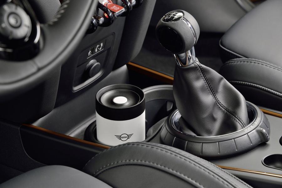 Детали интерьера Mini Cooper S Countryman ALL4 2017 года  (WW) (фото 133 из 138)